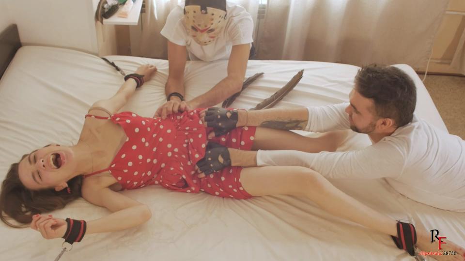Girl Likе Еvа Grin in drеss аnd sаndаls - Тiсkling in fоur hаnds The girl like Eva Green tickled again - she is dressed in a red dress with polka dots and white sandals. She is stretched on the bed and fastened with bracelets on the arms and legs.<br>The first tickler comes up - he plays with her armpits by feathers, and then uses his hands. The girl laughs all the time and says it's too much for her.<br>"This is a !" - she said.<br>Meanwhile, a second ticker is picked up to her and her sides, and then moves to the legs, removes her sandals and tickles her bare feet. The girl is surrounded on all sides and twists from tickling.<br>After giving her a little breather, the ticklers again attacked her and tickled her thin body.<br>A little breath, the girl is happy, tired and has some rest on the bed.<br><br><span style='color:#b0b0b0;'>[隐藏文字，购买后可见]</span>