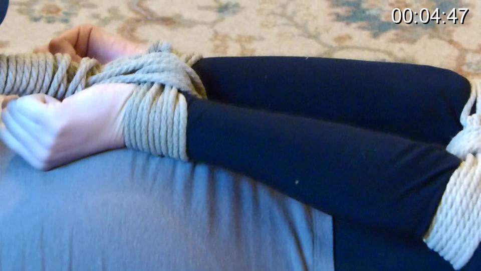 30 minute hogtie Ariel Anderssen<br><br>I endure a 30 minute strict hogtie. Why? Because it's what you want, and it's exactly where I think a girl like me should be; at your feet, humiliated and captive on the floor. And should I really have my mouth free to talk to you? Possibly not, since a gag would be even more degrading; making me drool on the floor for you...<br><span style='color:#b0b0b0;'>[隐藏文字，购买后可见]</span>