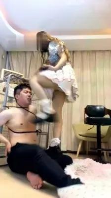 【调教视频】【猫熙S】无敌暴力捆绑玩到出血 【调教视频】【猫熙S】无敌暴力捆绑玩到出血<br>创作;【调教视频】【猫熙S】原创作品<br><span style='color:#b0b0b0;'>[隐藏文字，购买后可见]</span><br>喜欢的请大家支持