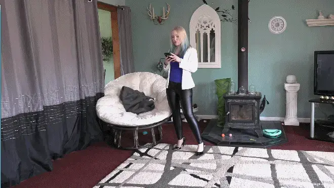  BIB- vonka Romanov Daydreaming (MP4)  Vonka lives in a house once occupied by a drug dealer, and she has experienced a number of break-ins where people are looking for controlled substances, not believing that she knows nothing whatsoever about it. These break-ins happen so often that Vonka is no longer frightened but just irritated by repeatedly being assailed and tied up by people wanting to search the premises. So it is on this Saturday where she is ready to go out and has another intruder enter the house. With a resigned sign, she allows him to tie her up and gag her, knowing that once he comes up empty, he will just leave. All she has to do is get herself free. This can take some time and can becoming quite boring. Part way through struggling with her bonds this time, Vonka's imagination takes her off into a daydream where she is dressed as Jessica Rabbit and has been tied up by an arch criminal. She gives him plenty of mouth until he gags her and leaves her helplessly trussed up, secured to a chair. <br><br><span style='color:#b0b0b0;'>[隐藏文字，购买后可见]</span>