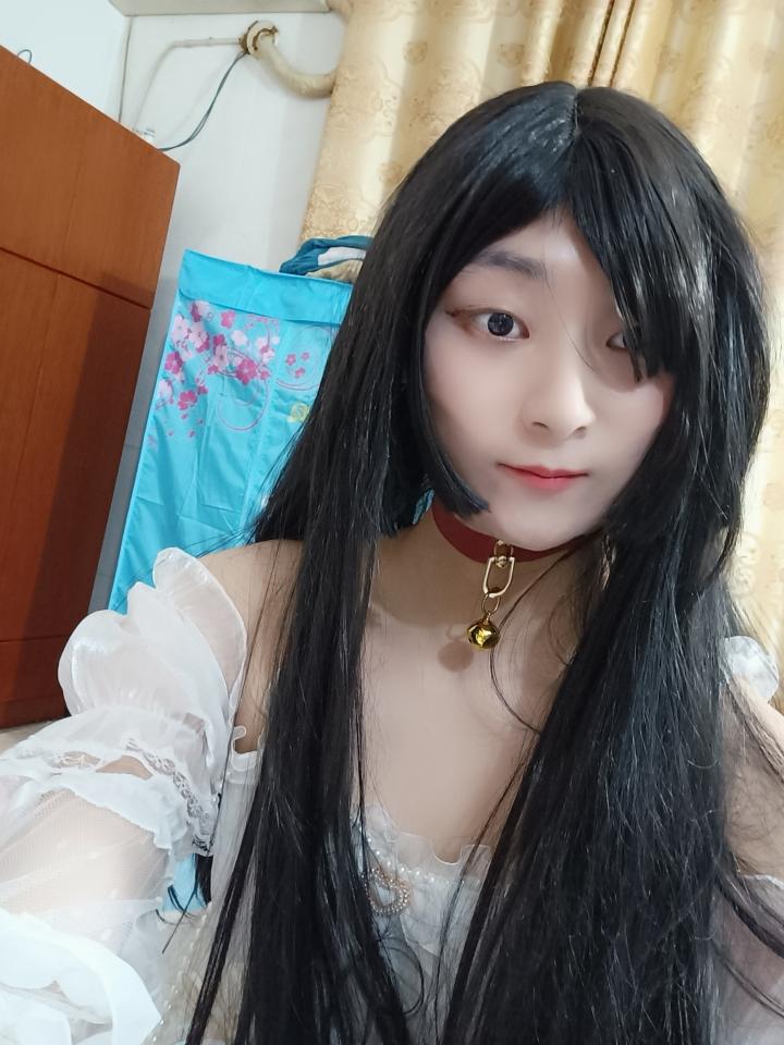 【憨憨怪】在逃公主花嫁调教~嘟嘟噜~（上） 【憨憨怪】公主花嫁裙调教~<br>今天憨憨怪穿上美丽滴花嫁裙来找主人调教~手铐 单手套~折腿缚~臭袜子嘟嘴 胶带 丝袜套头 头套~项圈~绳子扯着狗脖子~[不可描述]~电击器~电击贴片贴胸口~筋膜棒按摩~[不可描述]~放置~<br>请尽情的玩弄憨憨吧~嗷~呜~
