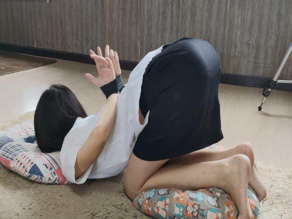 反扭美女6 唯美之家拍摄的反扭题材，有喜欢反扭的朋友们不要错过，因为度云和谐厉害，有什么问题请与唯美客服qq2700538972  沟通解决<span style='color:#b0b0b0;'>[隐藏文字，购买后可见]</span>