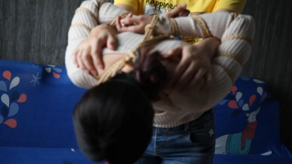 反扭美女9 唯美之家拍摄的反扭题材，有喜欢反扭的朋友们不要错过，因为度云和谐厉害，有什么问题请与唯美客服qq2700538972  沟通解决<span style='color:#b0b0b0;'>[隐藏文字，购买后可见]</span>