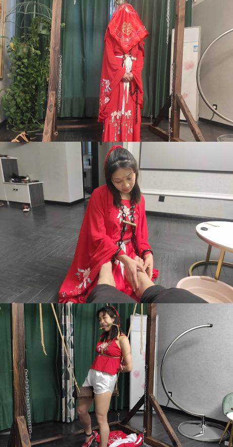花嫁 被调教的新娘 上集 汉服新娘戴着镣铐给主人洗脚 骑三角木马酷刑 五花大绑鞭打 单腿吊 被扒下裙子 藤条鞭打 堵嘴等等 花嫁 被调教的新娘 上集 汉服新娘戴着镣铐给主人洗脚 骑三角木马酷刑 五花大绑鞭打 单腿吊 藤条鞭打 堵嘴等等<br>戴着手铐的奴隶新娘蒙着盖头紧张的等待着主人的临幸 给主人行礼，戴着镣铐给主人洗脚 五花大绑吊在刑架上鞭打 单腿吊 骑三角木马酷刑 被强制扒下裙子 堵嘴等等<br>夜未央工作室 欢迎定拍 诚邀绳模小姐姐合作：QQ 3295833913