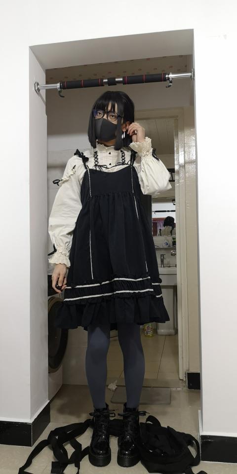 【伪娘】吊秋千后手单手套前后震动 新人第一次发，超简单自缚（连绳子都没有，只有单手套也许都算不上缚，自缚技巧学习中。。。），平平无奇的小裙子下面安着前跳弹 后塞入 轻压力裤袜把它们压紧~ 吊起后两只手塞进单手套，然后就怎么挣扎都下不来了，只能不断被强制<br>顺便魔都求交友15揪揪20霸气一溜