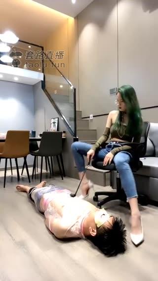 【弯弯小阿姨】花样调教木乃伊~牛仔裤美腿玉臀坐脸，圣水值敷脸调教，高街女帝插嘴~  【弯弯小阿姨】花样调教木乃伊~牛仔裤美腿玉臀坐脸，圣水值敷脸调教，高街女帝插嘴~ <br>创作;l【弯弯小阿姨】<br><span style='color:#b0b0b0;'>[隐藏文字，购买后可见]</span>
