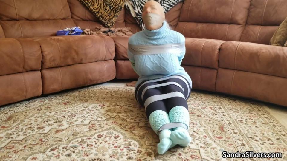 2666 Sandra SIlvers - Sweater &amp; Slouch Sock Struggles Cold winters call for woolen layers. Thick knee high socks and a roll neck sweater all in a cushy cable design are keeping Sandra warm, as she reclines on her couch pointing her socked toes at the cozy glow emanating from the fireplace.<br><br>Sandra's landlord was not so pleased with the hike in fuel bills this time of year. Despite encouraging Sandra to put on yet another layer... With years on her lease agreement - VERY favorable (he was eyeing up Sandra's ginormous breasts as they talked numbers) - remaining, he hatched a plan to heat up the MILF hottie, hiring a henchman to surprise her one Saturday and remove her from the property, one way or another...<br><br>Shocked by the intruder sent to sort her out Sandra is tormented with tape bondage in a duct tape struggle session on the sofa. Those wool fibers hug her hourglass figure so well; an extra pair of socks keeps her hands secured in mitts, her curves surrounded by wraps of silver duct tape. Sandra's cries and pleas muffled by a pair of her own lacey panties stuffed into her protesting mouth, duct tape holding it in place wrapped right around her long grey hair. Her colossus captor doesn't stop there, taking pantyhose out of her bedroom draw to fully encase the sweating broad from hood to toes.<br><br>The hulking henchman hops Sandra in her nylon encasement from couch to patio, unceremoniously hefting her into the pool with a giant splash! Will the damsel in peril fight her bonds in a daring escape?<br><br>BONUS - See Sandra squeeze out her swopping wet socks surrounded by strips of tape from her swimming pool release!<br><span style='color:#b0b0b0;'>[隐藏文字，购买后可见]</span>