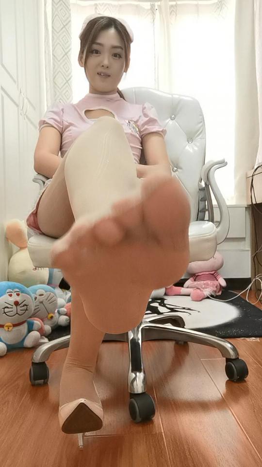 斗鱼主播狼少女私人订制护士装第一视角倒计时 原创者：斗鱼直播<br>购买地址<span style='color:#b0b0b0;'>[隐藏文字，购买后可见]</span><br>鱼主播狼少女第一视角丝袜展示