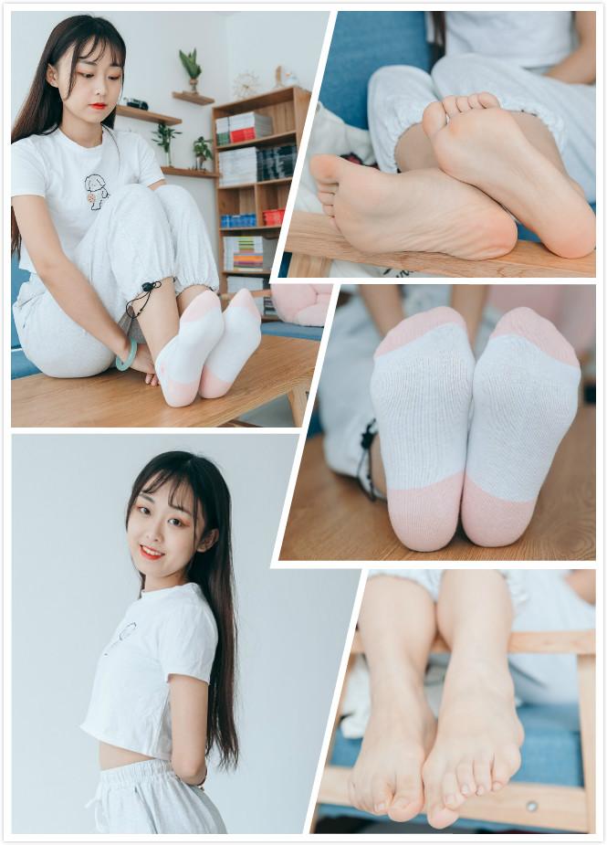 物恋传媒747期：喵喵-春雨里（贝壳头、粉白相间短棉袜、裸足） 购买地址<span style='color:#b0b0b0;'>[隐藏文字，购买后可见]</span><br>主题：贝壳头、粉白相间短棉袜、裸足<br>本系列模特均为在校大学生或刚步入社会的白领等纯情女孩组成，并一贯秉承公道的价格。质量绝非那些由KTV女冒充的模特可比。性价比最高