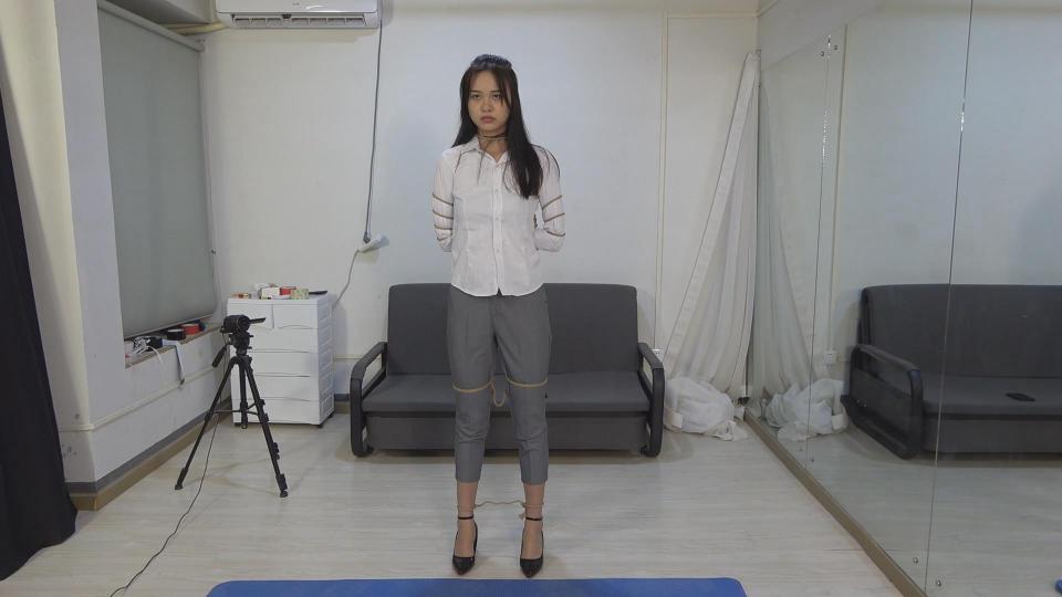 大美女阿荣化身职场丽人，体验作为犯人，被抓捕，审判，捆绑上刑场的全过程。喜欢的可以看看 大美女阿荣化身职场丽人，体验作为犯人，被抓捕，审判，捆绑上刑场的全过程。喜欢的可以看看