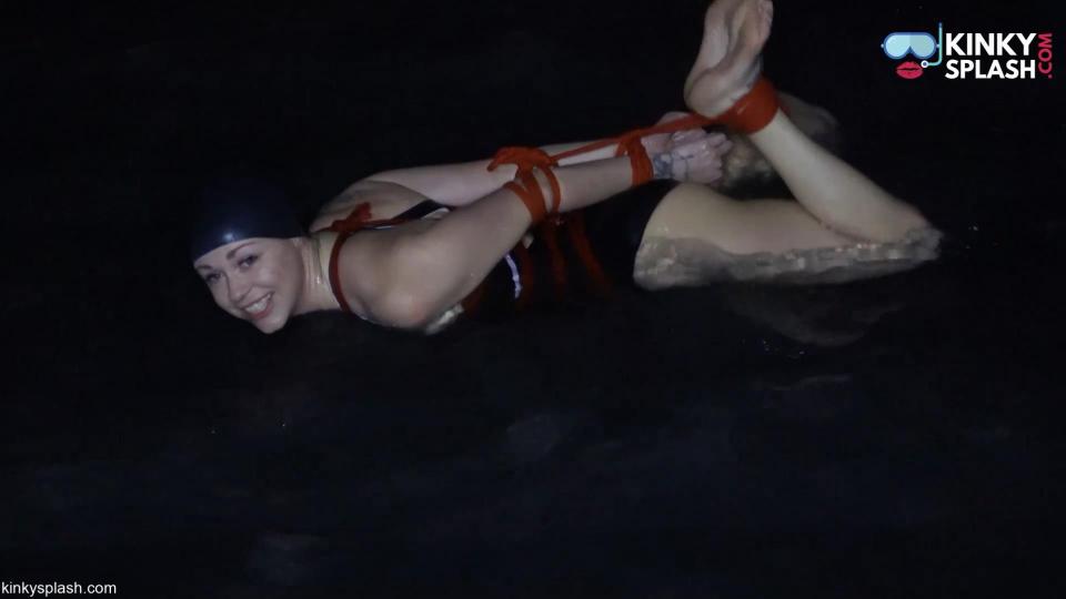 Please tie me up in my swimsuit Sir kinky splash 真金购买 希望回本 lucy穿着性感的泳衣祈求主人一点一点在游泳池里把自己捆起来 最后带上口球 泳衣泳装泳池水中捆绑 下载后加MP4后缀