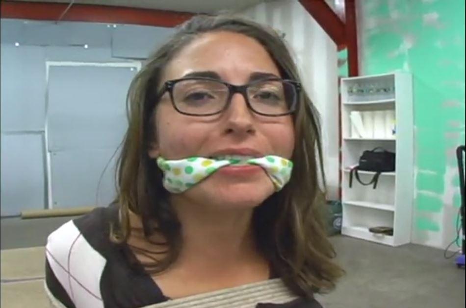 Jennifer Gagged and Hopping Jennifer Gagged and Hopping. Jennifer is so damn sexy. Check her out today in a short, frilly miniskirt, an argyle sweater, white pantyhose, high heels, and some nerdy glasses. She starts off this clip bound up tightly and cleave gagged while Stacy helps her up off a chair and hops her across a concrete floor to another chair. Her wrists get bound to the chair frame, while her ankles get bound to the legs.<span style='color:#b0b0b0;'>[隐藏文字，购买后可见]</span>