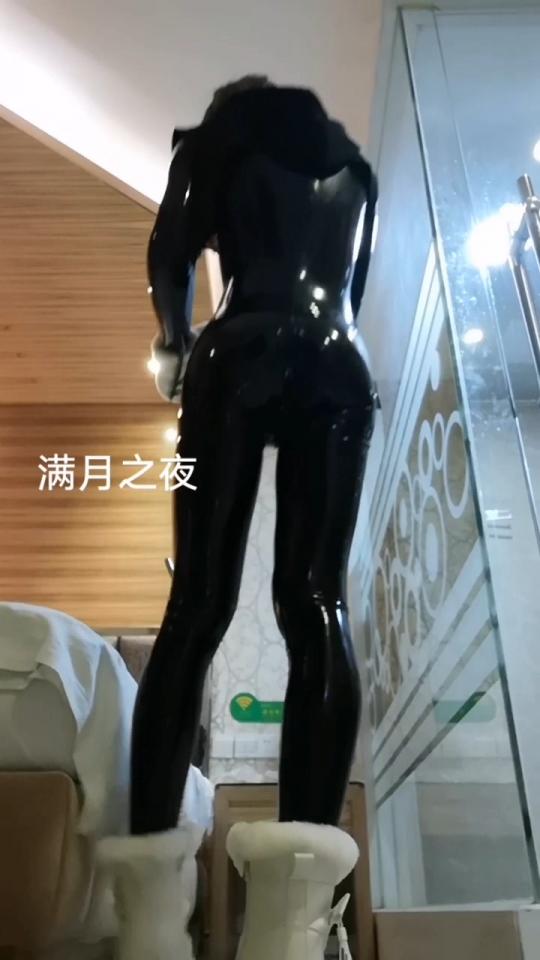 满月之夜 胶衣+肛钩 记录了一下肛钩是怎么戴的，没有花里胡哨的道具和玩法
