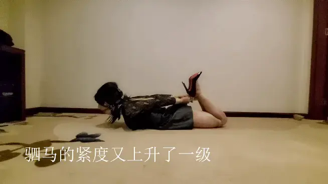 37【伪娘管少】管少的欧美驷马解缚挑战，规定时间解不开就再加一道绳子链接项圈，接着再解不开或者求助就会开启电击器放置，没想到擅自解开了一点点之后却被加大电流..... 37【伪娘管少】管少的欧美驷马解缚挑战，规定时间解不开就再加一道绳子链接项圈，接着再解不开或者求助就会开启电击器，没想到擅自解开了一点点之后却被加大电流.....<br><br>管少QQ2045271541 ，目前在安徽马鞍山，准备下个月就回北海了，需要订拍约拍让管少当S都可以，当然最喜欢来找我玩啦，也希望各位同好能在探索性别与角色的时候能够带来更多的快乐。<br>解压密码123456如果显示密码错误就是手机的问题，可以下载什么解压大师，ES文件浏览器等手机解压软件，另外苹果手机 是解压不了的 还有华为手机会显示解压错误，千万不要在线解压