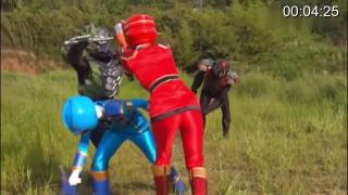 骑神战队 第1季 女战士单独打不过怪兽 骑神战队 第1季 女战士单独打不过怪兽 三把武器合一威力暴增