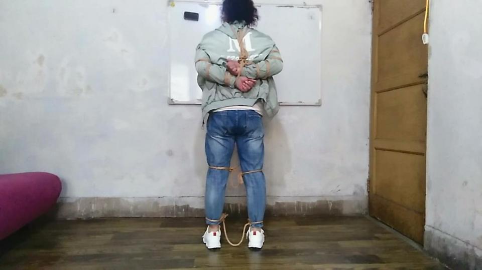 中年女同好体验犯人捆绑 两位中年女同好，良家妇女，出于好奇，来体验捆绑，有兴趣的可以看看