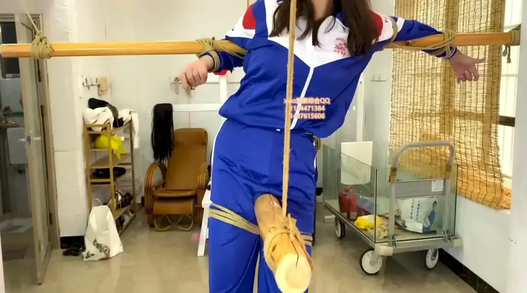 （xiao素素）：a46完整c素素校服大字捆绑 tj        素素的 又是一部大字捆绑tj作品！<br>                                                 解压密码：    xss123<br>                                                <br>                                     业务范围：专属订拍           一对一视频网调          全国飞现实体验           <br>                                 联系方式：主1184471384   副1487615606  3147195239  <br>影片时间：23分钟<br>影片大小：1222<br>售价：13<br>
