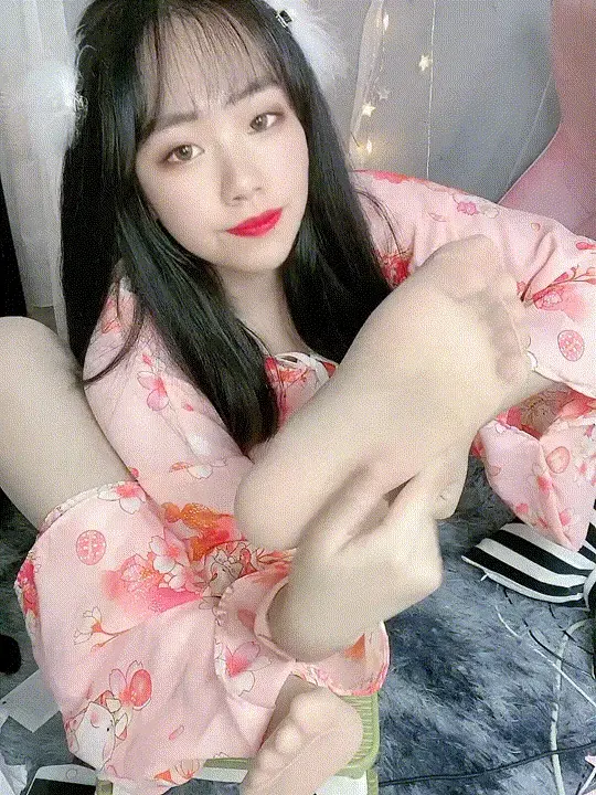 超美清纯小姐姐超清直播各种丝袜裸足 原创者：易直播<br>购买地址<span style='color:#b0b0b0;'>[隐藏文字，购买后可见]</span><br>超美清纯小姐姐超清直播各种丝袜裸足