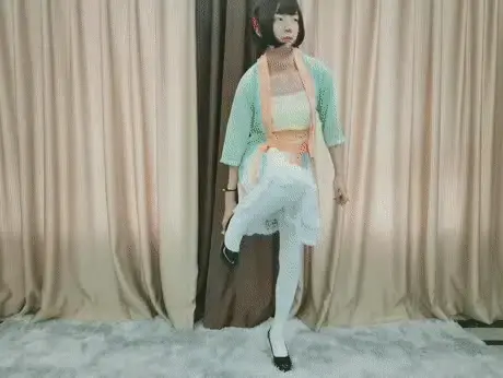 随拍，内外反差，紧绑的股绳，缠绕套头的丝袜【SW0031】 如题，随拍小作品，依然低价，白丝之下居然是网袜，竟然还自己带上口球，日式捆绑加丝袜缠绕加丝袜套头加强行低头，打屁屁<br><br>联系QQ：794872551<br>买丝袜淘宝搜：丝妖久久