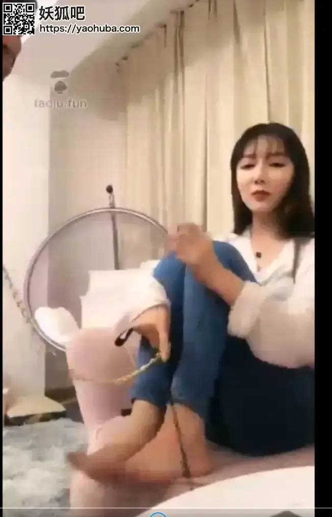 【沐夏大大 】 变态偷我衣服被我抓住 标题 【沐夏大大 】 变态偷我衣服被我抓住<br>原创者：套路直播<br>购买地址：<span style='color:#b0b0b0;'>[隐藏文字，购买后可见]</span><br>剧情 小偷偷丝袜被抓住，强制变装，各种调教，希望大家喜欢