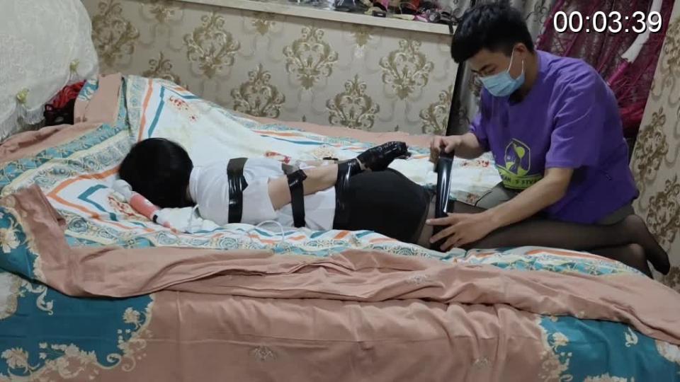 【酱酱喵】可可ol剧情2 这是第二部 主要是胶带捆绑曦换的可以看一下  【酱酱喵】这可能是我们最后一部作品了因为种种原因吧可能不拍拍摄了 虽然接触的时间很短但玩的很开心谢谢各位小老板的支持也感谢圈里的大佬们的帮助 但大家想来找我玩 或者交流的还是可以来的1446956255