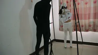 《护士2》【重制版】（注意看下面详情，老粉们不用重复购买） 【关于重制版的Q&A】<br>Q1重制版和原始版差别大吗？<br>A1差别不大，仅修改了部分内容，优化了部分画面和视频逻辑。有购买过原始版的可以不用重复购买重制版。<br>Q2拥有原始版的老粉丝链接失效了怎么办？<br>A2可以凭之前购买的截图联系我领取重制版，当然再支持一波重制版也是可以的。<br>注意:领取重制版是联系我，不是联系妹纸，人家还在上学实习会比较忙。<br>【内容元素】木马，可能是林子里为数不多有木马元素的作品。吊缚，可能是妹纸作品中唯一的一次驷马吊缚。<br>【联系方式】定拍、约拍联系方式<span style='color:#b0b0b0;'>[隐藏文字，购买后可见]</span><br>出原味，妹纸联系方式<span style='color:#b0b0b0;'>[隐藏文字，购买后可见]</span><br>【温馨提示】网盘文件<span style='color:#b0b0b0;'>[隐藏文字，购买后可见]</span>不可在线解压