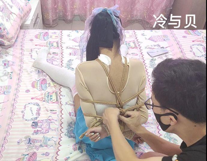 【冷与贝051】艺术体操服冷酱.严厉驷马捆绑TK+SP 统一解压密码：leng<br>解压后修改后缀为.mp4<br>冷酱穿艺术体操服，被捆绑驷马后，大屁股挠痒，边笑边哭...
