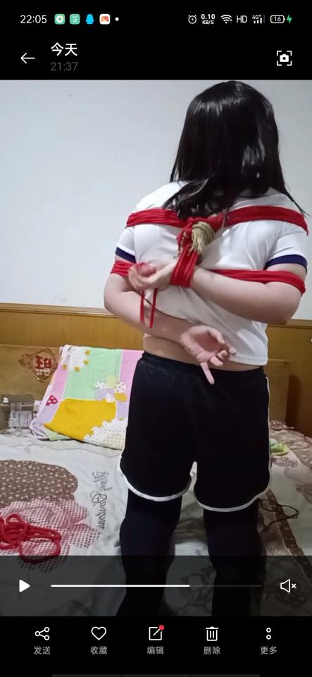 适合新人的玩的日式自缚教程，很实用哦！小姐姐不要错过哦???? 比较简单实用性强，本人专注日式自缚。尽可能还原日式的绑法，如果百分百还原需要工具，比较复杂。挣脱困难，所以只能还原6，7成左，建议先绑一个龟甲，在用单环捆绑。不仅美观，还可以搭配玩具一起。驷马或者桃缚，