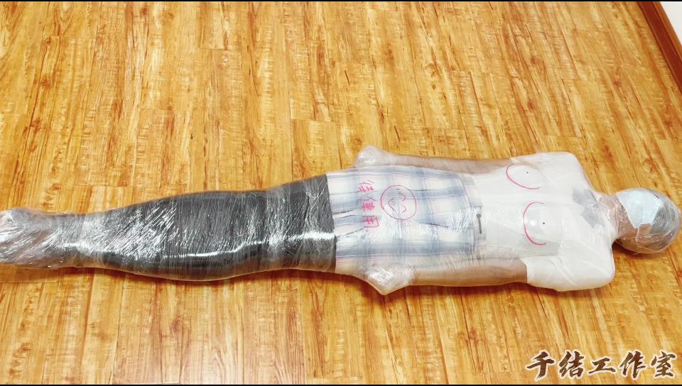 【千结工作室】jk伪娘的第一次全包各种羞耻凌辱 An adult JK crossdresser undergoes full-body hosiery, shame, and humiliation roleplay. The JK styling is adult roleplay, not an underage identity.