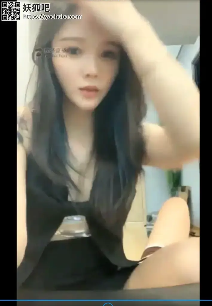 【筱月S】 舔脚狗脚垫喝圣水 标题  【筱月S】 舔脚狗脚垫喝圣水<br>原创者：套路直播<br>购买地址：<span style='color:#b0b0b0;'>[隐藏文字，购买后可见]</span><br>剧情 筱月女王各种调教舔脚狗，希望大家喜欢