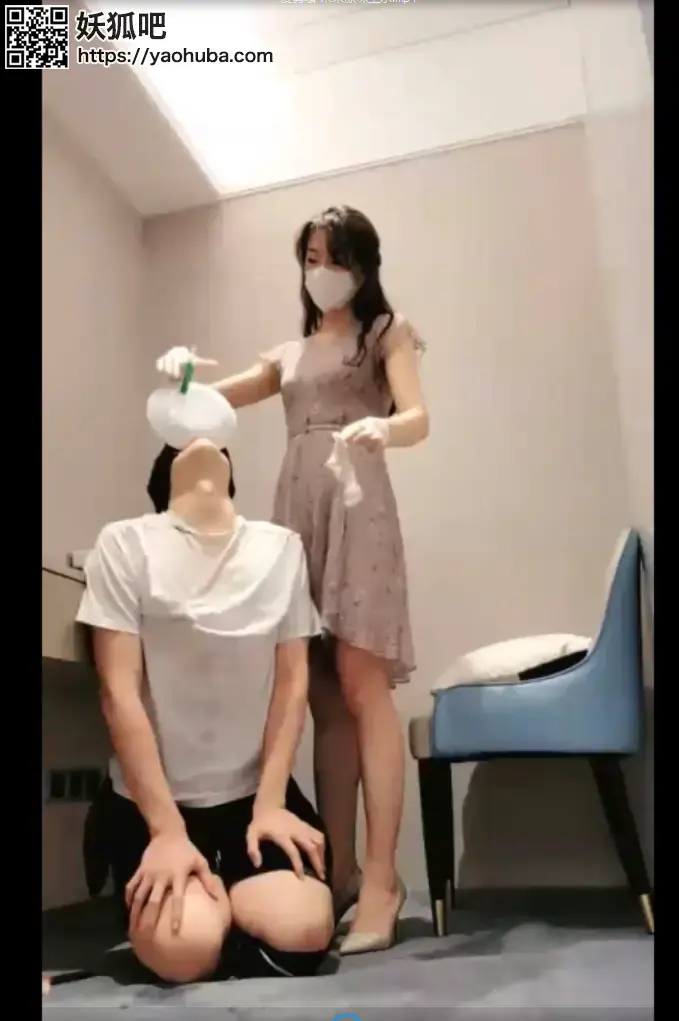 【禾未S】 原味白棉袜泡圣水，藤条教育，女神日常玩弄贱狗 标题 【禾未S】 原味白棉袜泡圣水，藤条教育，女神日常玩弄贱狗<br>原创者：套路直播<br>购买地址：<span style='color:#b0b0b0;'>[隐藏文字，购买后可见]</span><br>剧情 禾未女王日常调狗奴，白棉袜泡圣水喂食狗子，很不错，希望大家喜欢