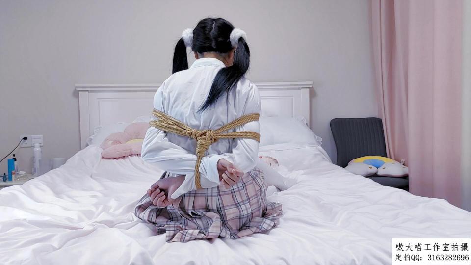 【嗷大喵工作室】-《捆法教程》-纯捆法教程无调教+日式紧缚教程+蛇缚多节绑腿教程+胸缚教程+极限海老缚团缚教程+之后再保持双腿立起+海老缚放置挣扎 【嗷大喵工作室】-《捆法教程》-纯捆法教程无调教 日式紧缚教程 蛇缚多节绑腿教程 胸缚教程 极限海老缚团缚教程 之后再保持双腿立起 海老缚放置挣扎<br>解压密码：aodamiao，双重密码均是这个！<br>个别用户压缩包无法解压请下载：360压缩 软件进行解压，因为我是用360压缩软件进行生成的压缩包，此软件百分百解压！<br>拍摄：嗷大喵工作室<br>出镜：柯柯<br>有兴趣的朋友也可以提供服装给工作室以便于视频拍摄<br>有兴趣的联系定拍<br>嗷大喵工作室<br>定拍qq：3163282696<br>视频尺寸：1920*1080