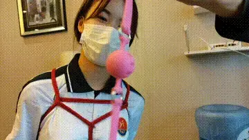 绳模杨蕊当年面试，第一次体验捆绑的情景，那一年她是大一学生（二） （第二集）还记得当年杨蕊第一次来工作室面试的情景，那一年她是大一学生，第一次做绳模，第一次体验捆绑，挺优秀的。视频解压密码：chuxin   ~<br><br>一绳所爱绳艺体验店面向全国爱好者开放，本店提供绳艺捆绑模特服务、体验女绳师捆绑服务、体验长时间囚禁服务、场地出租、专业麻绳销售，原创视频套图销售、作品定制等，另外本店招募同好合作伙伴。微信：351552501初心