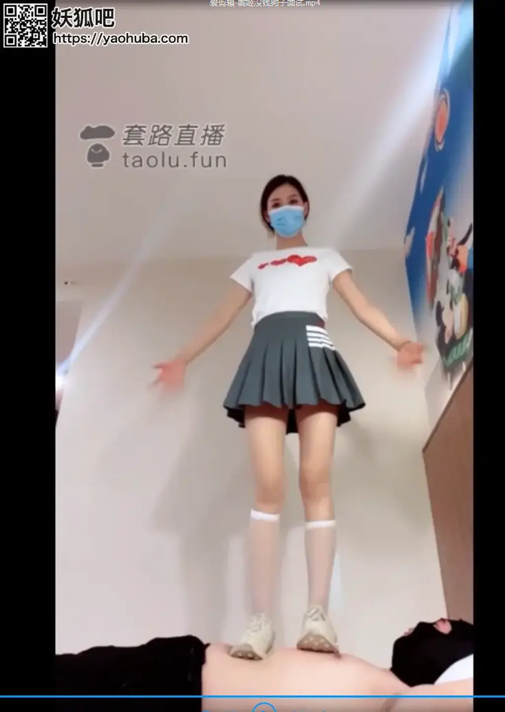 【虞姬S】没钱狗子面试地毯多双鞋子踩踏，跳踩，各种风格鞋子 标题 【虞姬S】没钱狗子面试地毯多双鞋子踩踏，跳踩，各种风格鞋子<br>原创者：套路直播<br>购买地址：<span style='color:#b0b0b0;'>[隐藏文字，购买后可见]</span><br>剧情 大美女虞姬女王踩踏调教狗奴，希望大家喜欢