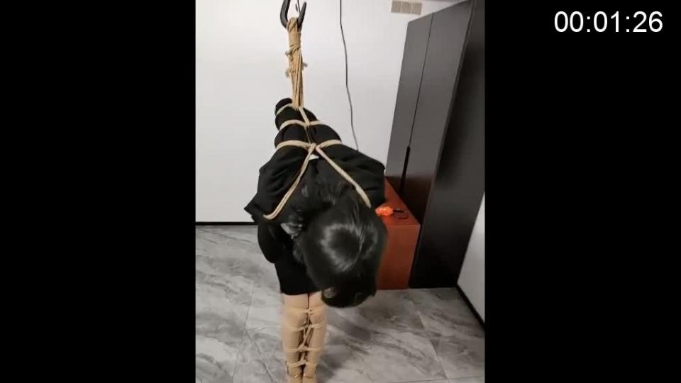 伪娘周周直臂 小伪娘周周穿上高跟鞋  欧式直臂后手吊 戴上口球 口水止不住的留 还有三部 将会续发 希望多多支持 同好也可以私信交流