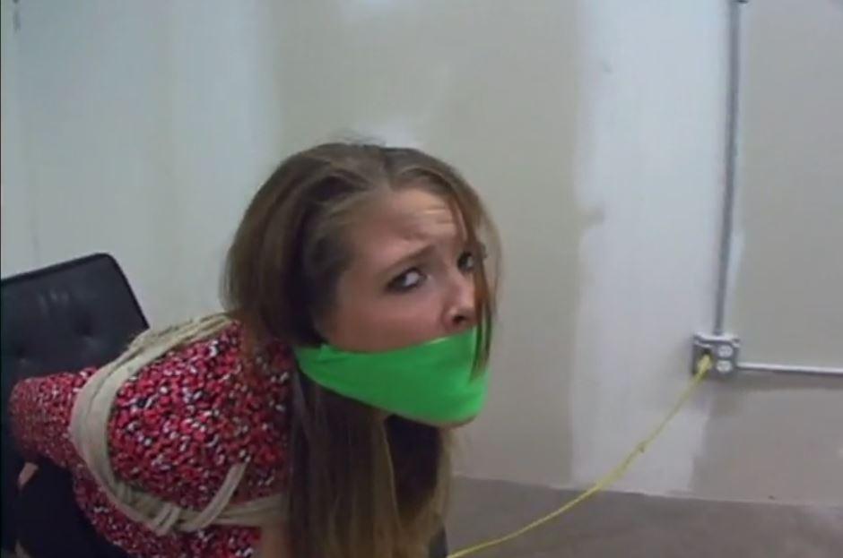 Autumn Re-Gagged Autumn Re-Gagged. Autumn is bound and gagged in the basement looking beautiful as usual with her super-long hair and a blouse that is slightly open hinting at her perky tits. Stacy removes the tape covering her mouth. She then stuffs a large bandana in Autumn's mouth and wraps sports gauze around her head to hold it in, pinning her hair to the back of her neck. <span style='color:#b0b0b0;'>[隐藏文字，购买后可见]</span>