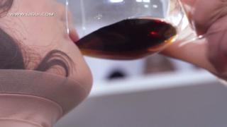 丽柜 颜丝香茧（职场新秀） 火火 2021.3.8 片名：颜丝香茧（职场新秀）<br>模特：火火<br>日期：2021.3.8<br>出品方：丽柜<br>原版 丝袜套头品酒 丝袜包手 丝足
