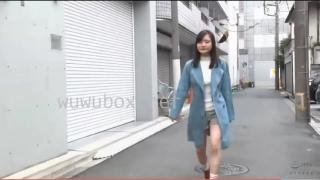 被绑架的美女1 美女在路上逛街被一男子尾随迷晕了，美女被绑了起来。。。