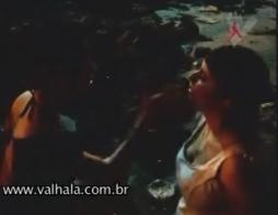 女奴舔主人的脚 The slave licks her mistress's dirty and wet feet on the beach. slapping face spitting and very dirty foot worship