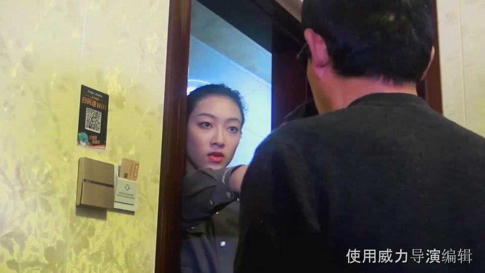 D074《缉毒女警9》法制微电影片段 【天逸影画公司】D045FA 《缉D8》20.09.03法制定拍微电影（发行版）<br><br>内容简介：<br><br>缉毒女J潜入贩毒集团去收集证据、被首犯发现、设计绑架了漂亮女J、想得到女J知道集团多少情报、对女J反复折磨殴打、各类的捆绑………欲知漂亮女JMM命运如何？………请购买完整法制剧情微电影观看，谢谢关注和支持！！！<br><br>【压缩包请下载到手机或电脑硬盘里保存后再解压缩包观看！！！】<br><br>各类定拍定制微信sun15506507890、sun15552161890、sun15663551963