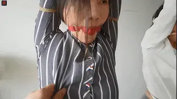 瑾瑜、菲菲双人游戏，OL双美炼狱行第二部，双人直立吊、口球、固定棒、鞭打、脱裙互换蒙头，强高状态中的体虐及耻辱TJ，凄美也旖旎的双奴PK游戏  