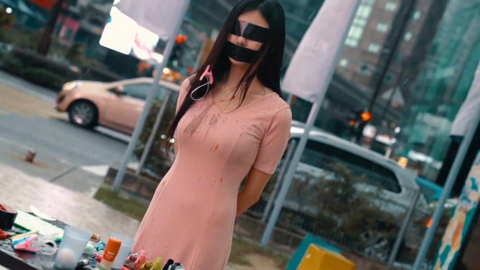 综艺  街头实测系列 在马来西亚的街道上一个美眉被胶带封嘴蒙眼 反绑双手 你会怎么做  测试人性的试验：在马来西亚的街道上一个美眉被胶带封嘴蒙眼 反绑双手 你会怎么做<br>虽然是小视频 不过下载不易<br><span style='color:#b0b0b0;'>[隐藏文字，购买后可见]</span>