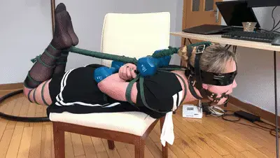 玩奴原创之水手服萌妹柚子蛇缚暴力承压驷马，越玩越暴力是个坏习惯！交流购约绑教程请加805351328 解压密码<span style='color:#b0b0b0;'>[購入後に隠しワードが表示されます]</span>感谢大家的支持！本次带来的是最新拿下的柚子妹妹的初绑。妹子对捆绑比较好奇，只是想体验一下。没想到遇到心情不好的博主。直接超紧蛇缚，放在椅子上压上两个很沉的哑铃。妹子一会儿就坚持不住<br>喘着沉重的粗气，挣扎呻吟！口球也是完全塞满妹子都要呕了。博主后来也反思一下初绑不应该玩这么暴力，下不为例！<br>另外为了方便各位同好约绑，博主最近推出了一个非常详细的约绑教程。里面有非常详细的从零基础开始教大家如何认识妹子，如何与妹子沟通等等。非常的实用，有兴趣的各位同好加805351328咨询。<br>下载操作：<br>1、电脑下载<br>2、解压<br>3、将压缩包内rar文件名后缀修改为mp4。或者直接用播放器打开。<br>目前博主已经出了五个系列，分别是绝对真实调教系列，真实约拍系列，口水囚徒系列，紧缚实验室系列，美人小舔犬系列以及最新出的高颜值系列都非常精彩，各种元素满满，希望各位同好多多支持！<br>推特可以关注024玩奴原创。本频道提倡健康积极的绳艺亚文化，目的是给生活增添一些情趣，谢谢大家！神秘企划筹备中！