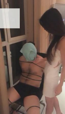 【芷晴女s】内裤套头圣水侮辱【劲爆】 【芷晴女s】内裤套头圣水侮辱【劲爆】<br>创作;【芷晴女s】<br><span style='color:#b0b0b0;'>[隐藏文字，购买后可见]</span>