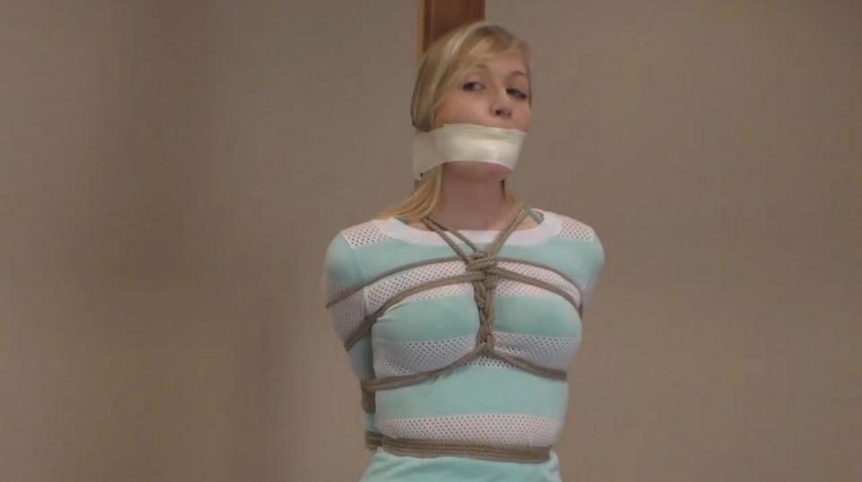 Emily Hunter BTS Emily Hunter BTS (HD). Emily is a cute blonde pole tied and tape gagged in a tennis skirt and lace-up sandals.<br><br><span style='color:#b0b0b0;'>[隐藏文字，购买后可见]</span>