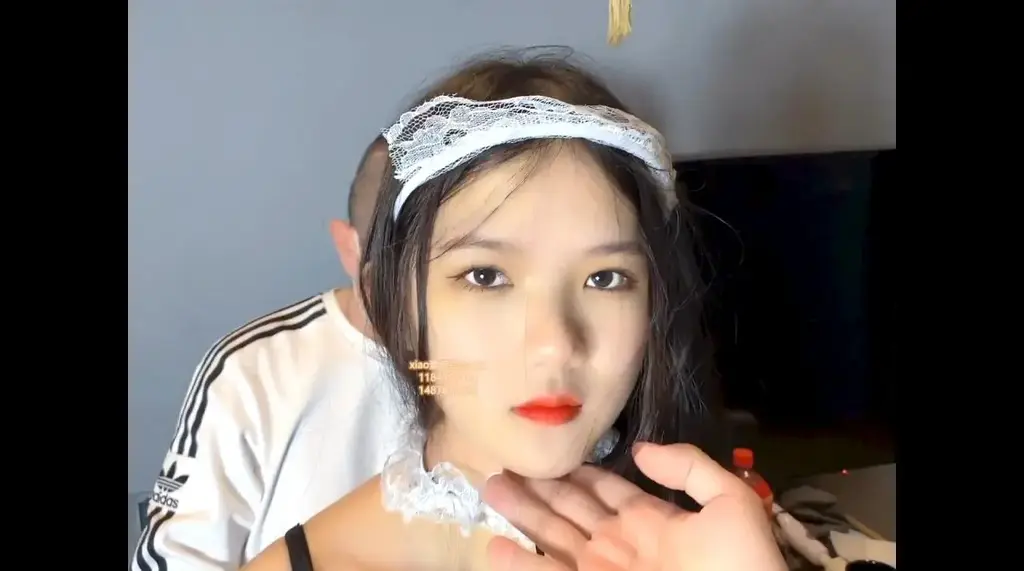 （xiao素素）：a64完整c素素性感白丝女仆的捆绑tj--第上集 （xiao素素）：a64完整c素素性感白丝女仆的捆绑tj--第上集<br>       唯美 tk qiang制gc  白丝 脚尖顶地  堵嘴 放置挣扎 <br>      素素突破尺度了， 白丝女仆像是为她量身定制的一样，太适合她穿了<br>超级可爱的 装扮配上白丝太绝了，只差一个双马尾。<br>          捆绑也邀请了 老牌绳师， 新人陪旧人！<br>              慢慢的 素素任性变好了，似乎很多事一切都在变化！<br><br><br>、截图为上下两集截图。 此部是第一部<br>                                                 解压密码：    xss123<br>                                <br><br><br>                     <br>                                     业务范围：专属订拍           一对一视频网调          全国飞现实体验           <br>                                 联系方式：主1184471384   副1487615606  3147195239  <br>影片时间：30分钟<br>影片大小：1530m<br>售价：19