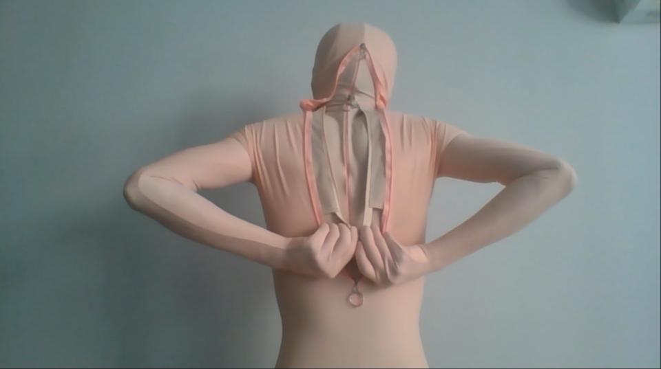 【kigurumi】出门前的准备 【青冥之淚】果体可没法出门。。。那么，出门前都需要做哪些准备呢？粉色丝袜，白色安全裤，塑身衣，绳子。。。不对~~要绳子干嘛？当然不是用来打包东西的。。。