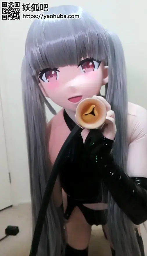 （去掉了）[Video] Futanari Milking Machine【完整版】 【完整版】扶她挤奶机<br>内容概述：身着女王装玩吸牛机器。<br><br><span style='color:#b0b0b0;'>[隐藏文字，购买后可见]</span><br>购买地址<span style='color:#b0b0b0;'>[隐藏文字，购买后可见]</span><br><br>Futanari Milking Machine Video. The feeling is very very good, it will not stop even if you climax.I want to use this machine a lot more in the future, I hope you enjoy.I want to do some Bondage video with this machine.I hope my practice with mosaic is getting better.#着ぐるみ#JK#costume#zentai#kigurumi#latex#vibrator#osayulove#wallykigu#rubber#corset#yuzuki#セーラー服高校生<br>扶他挤奶机视频。感觉非常非常爽，即使你达到[不可描述]也不会停止。我想在未来更多地使用这台机器，我希望你们喜欢。我想用这台机器做一些捆绑视频。我希望我的马赛克制作能越来越好。<br>Thankyou everyone for your comments on the previous post. It seems Futanari style is very popular, along with other fetish's. I will try to create content you want to see. In future I will make videos requested: Formidable Maid Dress、Swimsuit、 Futanari ejaculation、Foot job and other sex<br>分类:Cosplay 亚洲人 已认证素人 恋足 手交 独家 第一视角 角色扮演 parapara女王装 高清色情片<br><br>■ Heavy Cruiser<br>Video (18:12)