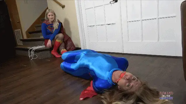 Dakkota &amp; Constance-Super D and Super Girl Trying To Figure Out Her Powers Super D thinks she super. The Problem is she doesn't have any super powers and it keeps getting her in trouble so with the help of Supergirl they are going to try to figure out her super power. <br><br>Super Girl ties up Super D with some rope into a tight hogtie followed by a ball gag to keep her quiet. <br><br> <br><br>Apparently Super D Doesn't have any Super Strength and will she figure out her Super Power?<br><br><span style='color:#b0b0b0;'>[隐藏文字，购买后可见]</span>