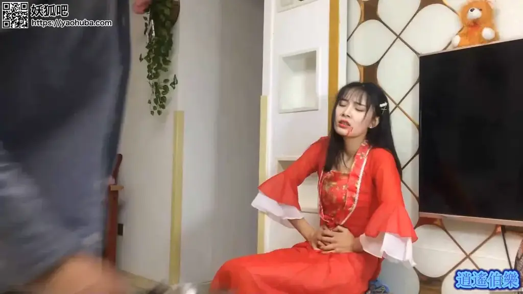约拍【汉服古装美女】剑刺肚，匕首刺肚，小刀捅肚，美女捂腹求饶 【汉服古装美女】剑刺肚，匕首刺肚，小刀捅肚，美女捂腹求饶<br>全部下载后选中全部一起解压缩 定拍定制qq2102755936